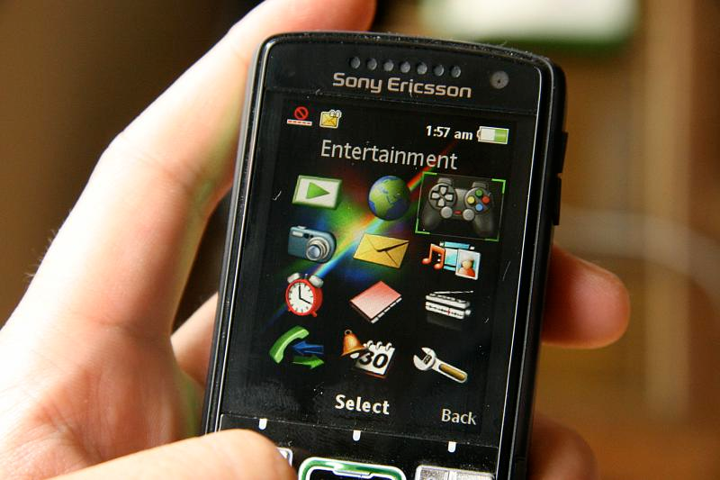 Illustration for article titled Lightning Review: Sony Ericsson K850i CyberShot Phone (Verdict: Almost Usable, But Not Quite)